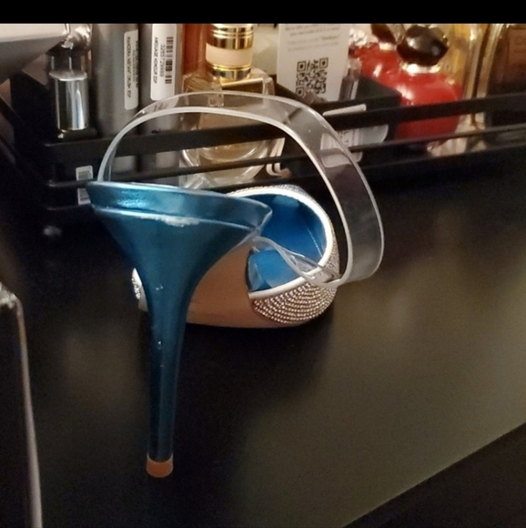 Brand new Nine West blue and silver heel.Nine West - Picture 5 of 7